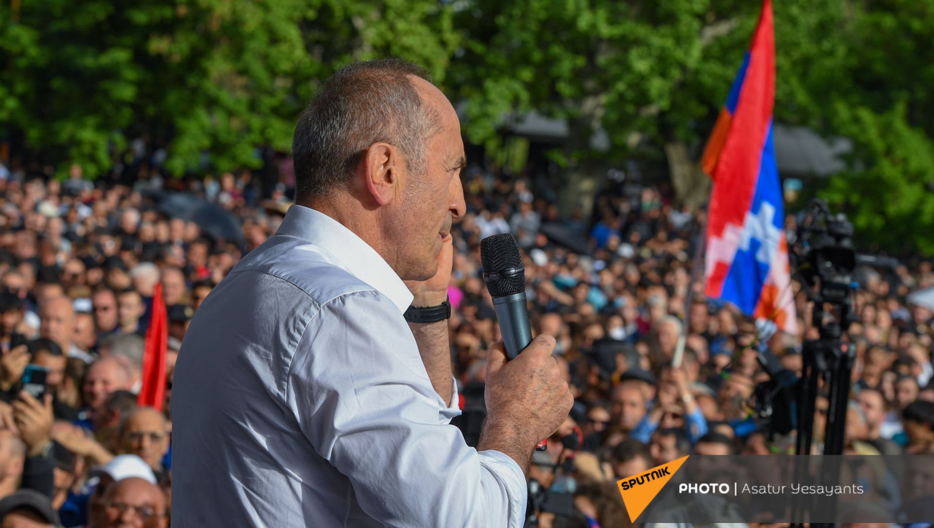Роберт Кочарян выступает на митинге (9 мая 2021). Еревaн Роберт Кочарян выступает на митинге (9 мая 2021). Еревaн - Sputnik Армения, 1920, 02.06.2021