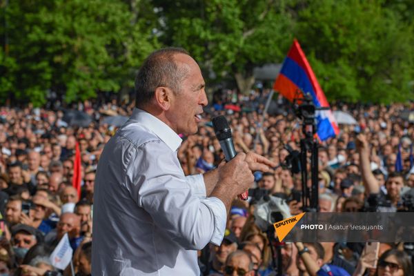 Роберт Кочарян выступает на митинге (9 мая 2021). Еревaн - Sputnik Армения