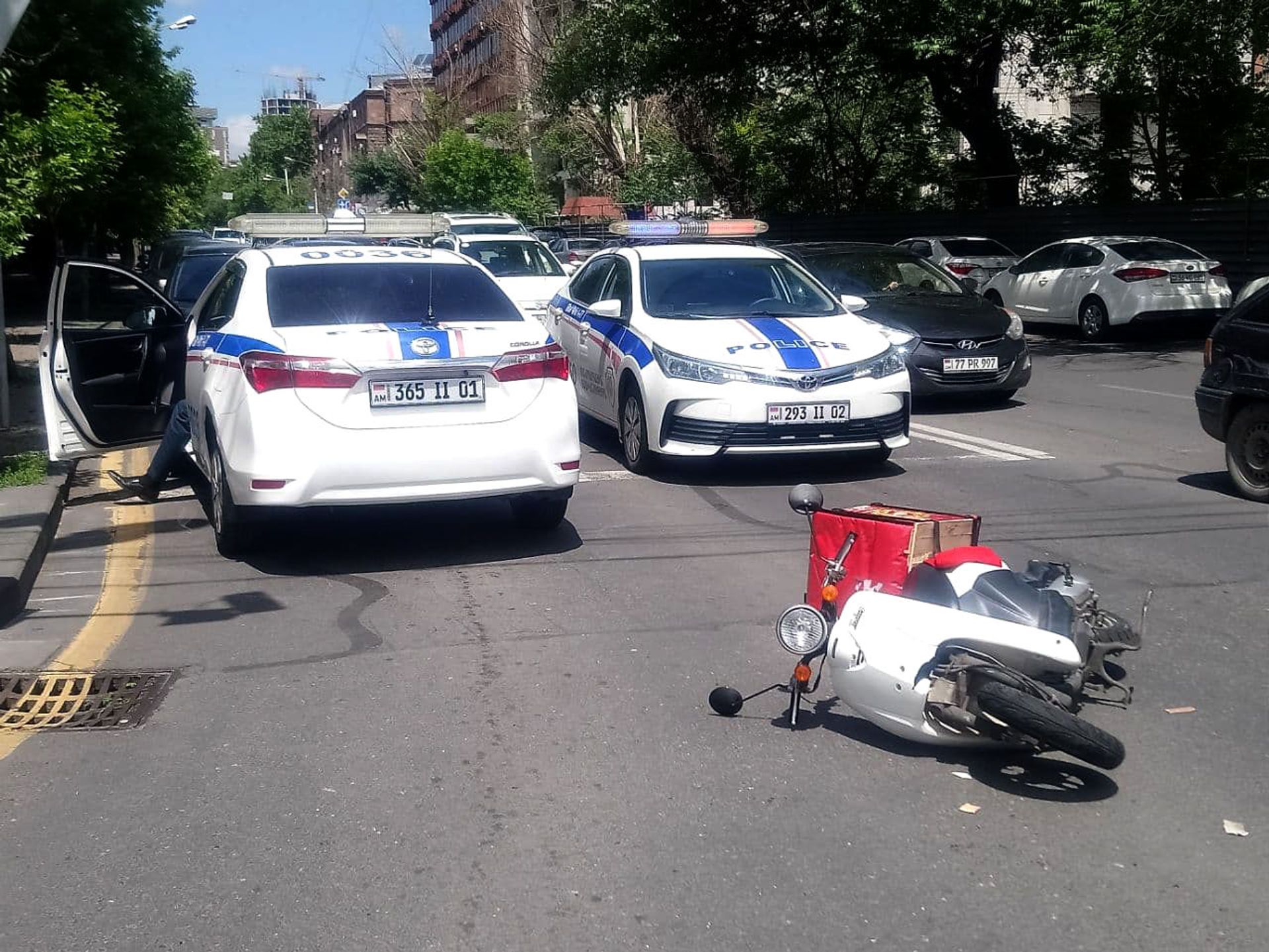 Տուժել են վարորդը, ուղևորը. մանրամասներ`Փաշինյանին ուղեկցող մեքենայի մասնակցությամբ ՃՏՊ-ից - Sputnik Արմենիա, 1920, 10.05.2021