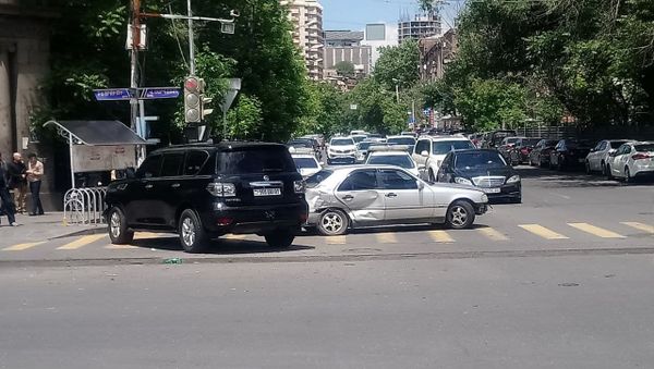 ДТП у улицы Хоренаци (10 мая 2021). Еревaн - Sputnik Армения