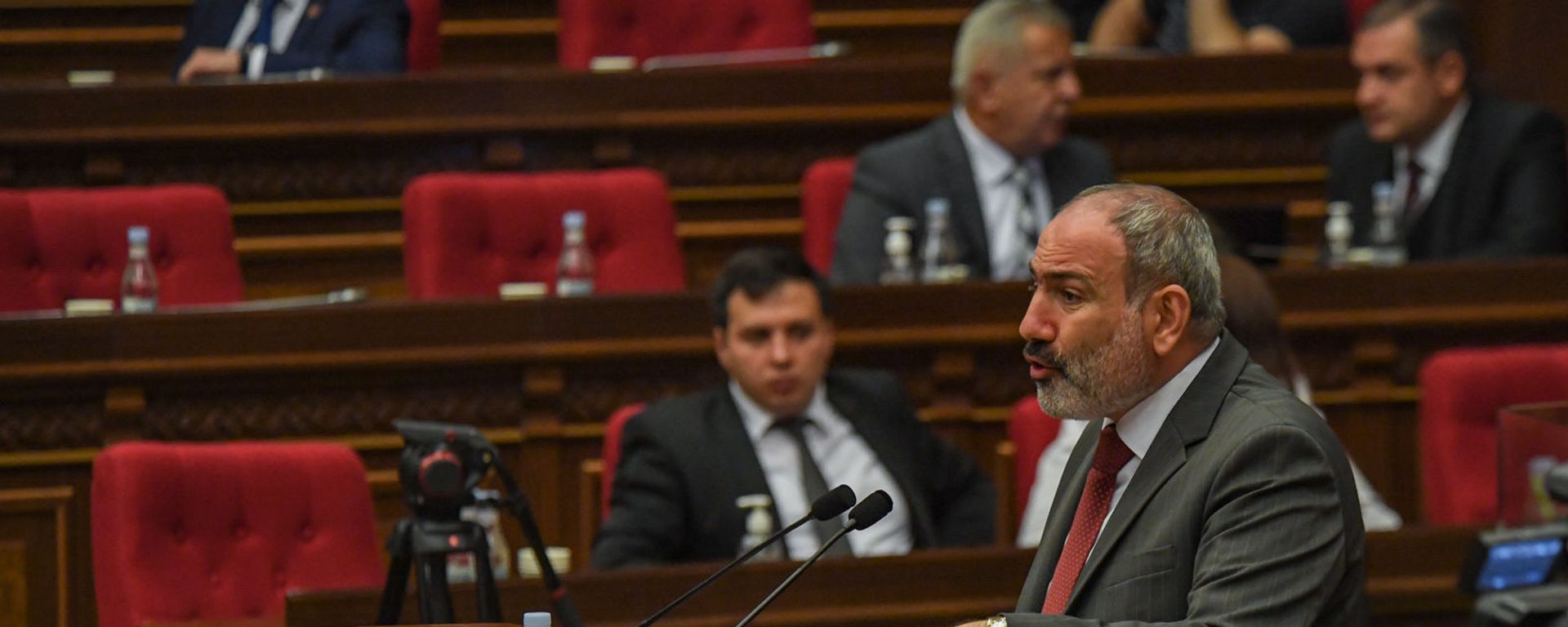 И.о премьер-министра Никол Пашинян на заседании Парламента (10 мая 2021). Еревaн - Sputnik Армения, 1920, 14.05.2021