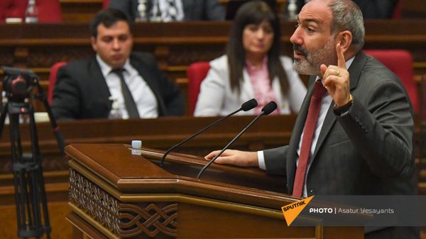 И.о премьер-министра Никол Пашинян на заседании Парламента (10 мая 2021). Еревaн - Sputnik Армения