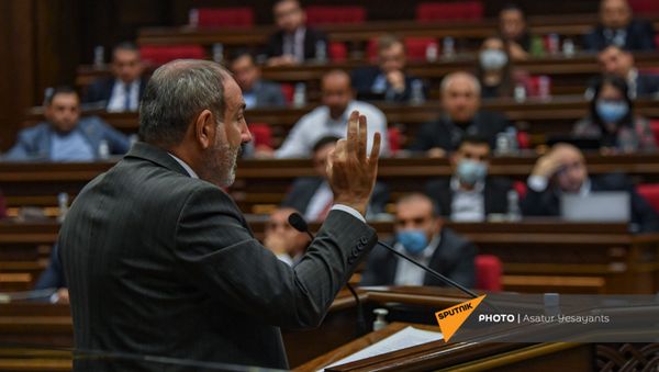 И.о премьер-министра Никол Пашинян на заседании Парламента (10 мая 2021). Еревaн - Sputnik Արմենիա