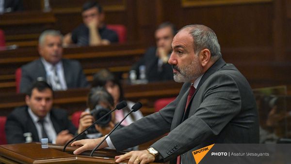 И.о премьер-министра Никол Пашинян на заседании Парламента (10 мая 2021). Еревaн - Sputnik Армения