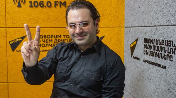 Певец Мгер Месропян в гостях Sputnik Армения - Sputnik Армения
