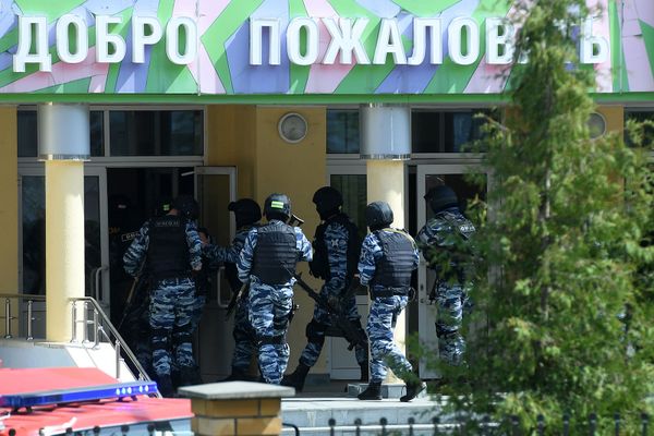 Իրավապահները Կազանի թիվ 175 դպրոցի մոտ - Sputnik Արմենիա
