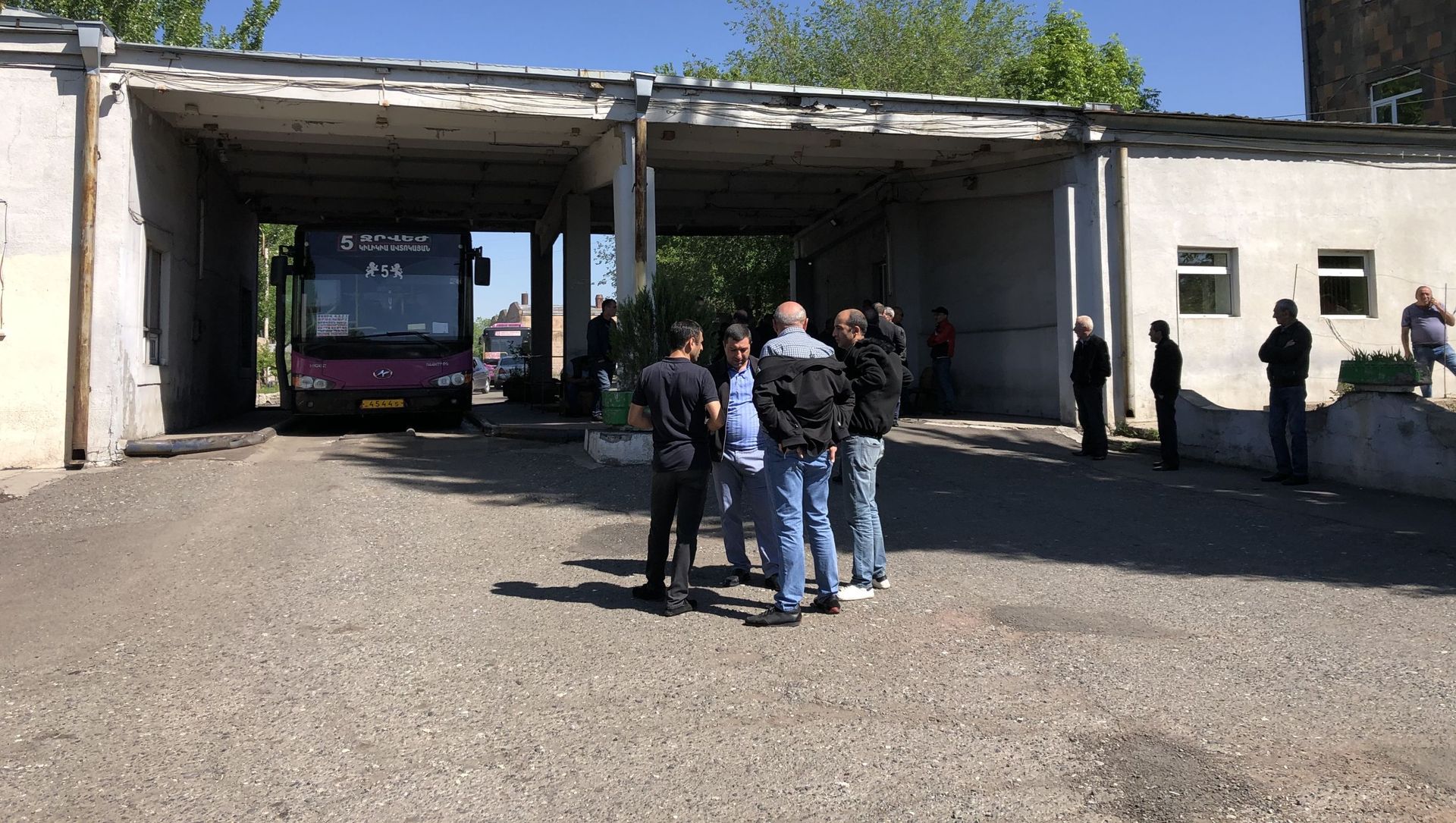 Акция протеста водителей общественного транспорта (12 мая 2021). Еревaн Акция протеста водителей общественного транспорта (12 мая 2021). Еревaн - Sputnik Армения, 1920, 12.05.2021