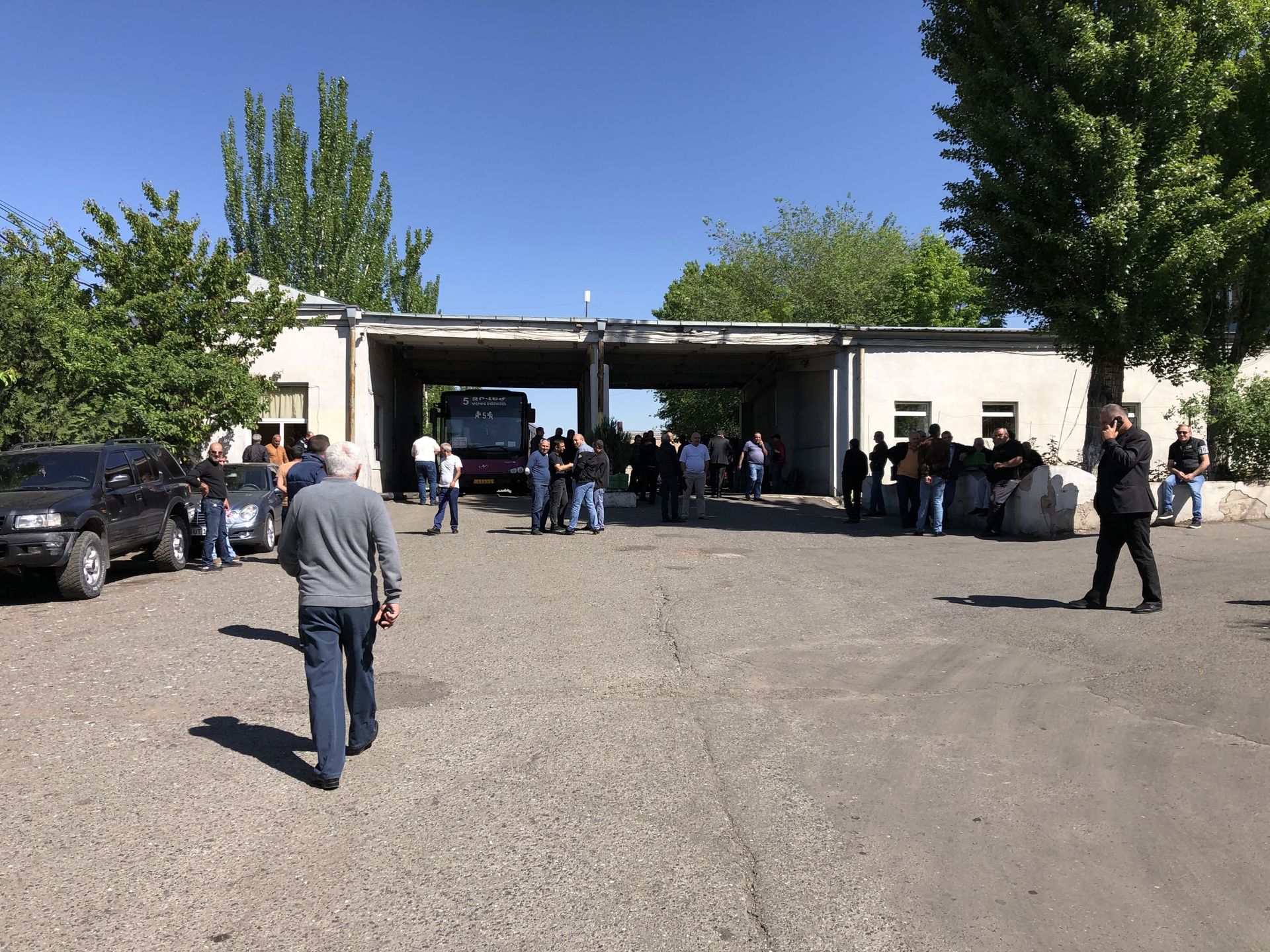 Բողոքի ակցիա Երևանում. ավտոբուսների վարորդները որոշել են աշխատանքի դուրս չգալ Բողոքի ակցիա Երևանում. ավտոբուսների վարորդները որոշել են աշխատանքի դուրս չգալ - Sputnik Արմենիա, 1920, 12.05.2021