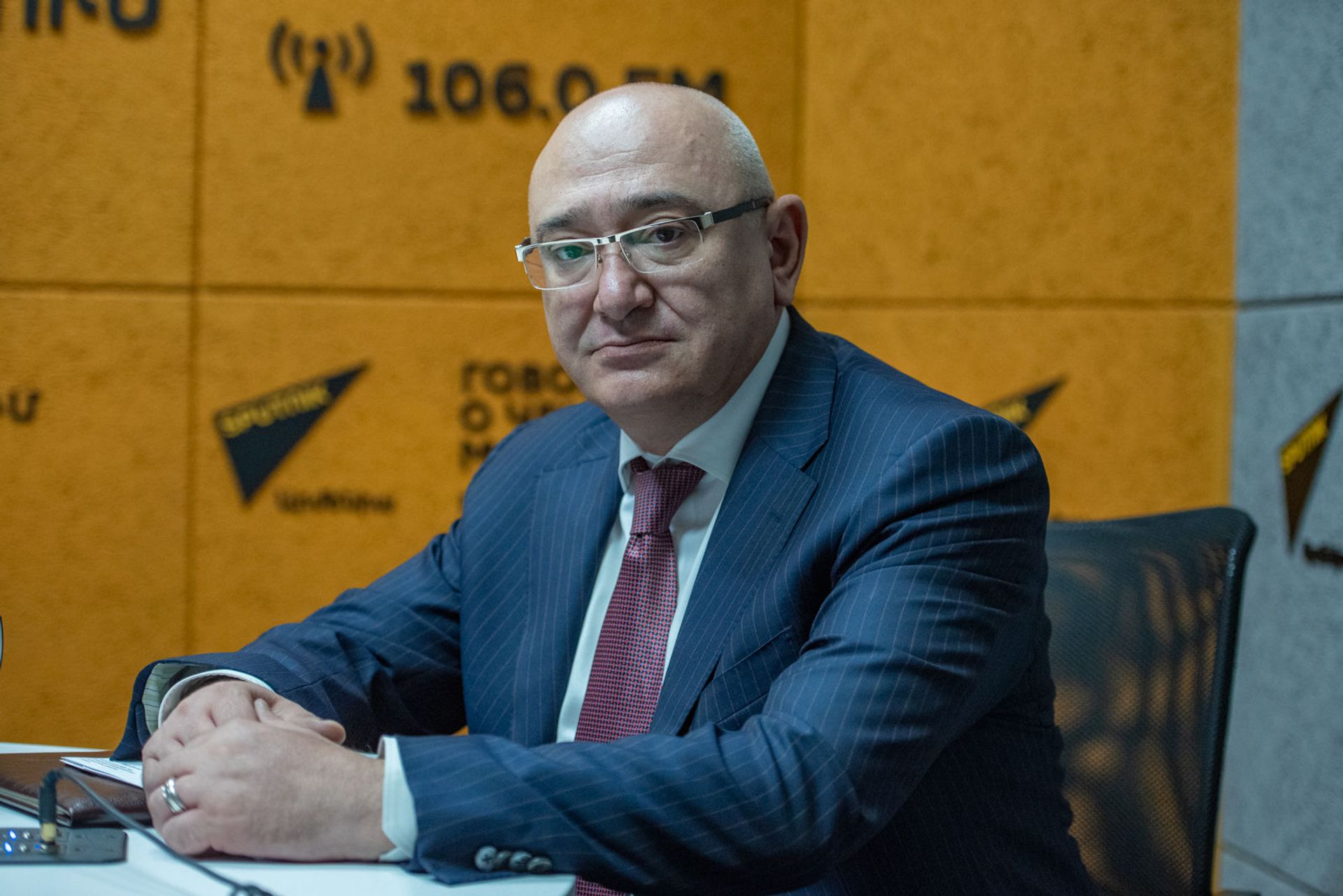 Чака Норриса и Ван Дамма в бюллетенях не будет: глава ЦИК Армении о досрочных выборах Чака Норриса и Ван Дамма в бюллетенях не будет: глава ЦИК Армении о досрочных выборах - Sputnik Армения, 1920, 12.05.2021