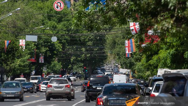 Երևանի փողոցներում ՀՀ–ի և Վրաստանի դրոշներ են` Վրաստանի վարչապետի այցի կապակցությամբ - Sputnik Արմենիա