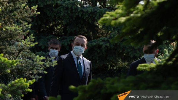 Премьер-министр Грузии Ираклий Гарибашвили во время посещения Мемориала Цицернакаберд (12 мая 2021). Еревaн - Sputnik Армения