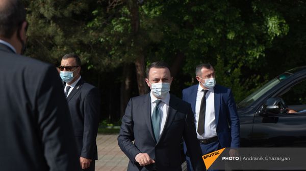 Премьер-министр Грузии Ираклий Гарибашвили во время посещения Мемориала Цицернакаберд (12 мая 2021). Еревaн - Sputnik Армения