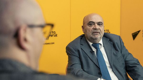 Глава комиссии по ТВ Армении Тигран Акопян во время интервью Армену Гаспаряну  - Sputnik Армения