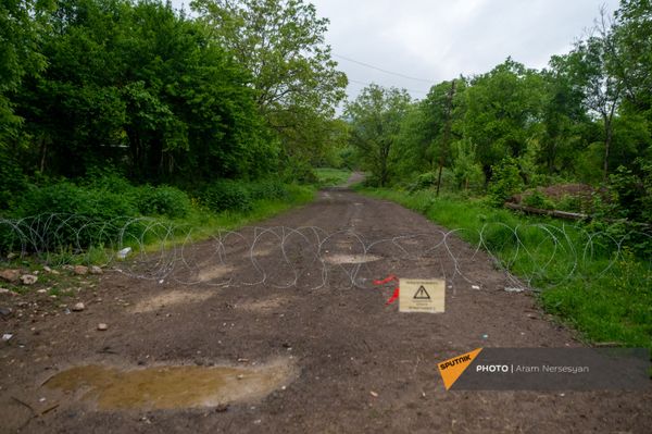 Проходящая через село Тагавард граница между Карабахом и Азербайджаном Проходящая через село Тагавард граница между Карабахом и Азербайджаном - Sputnik Армения