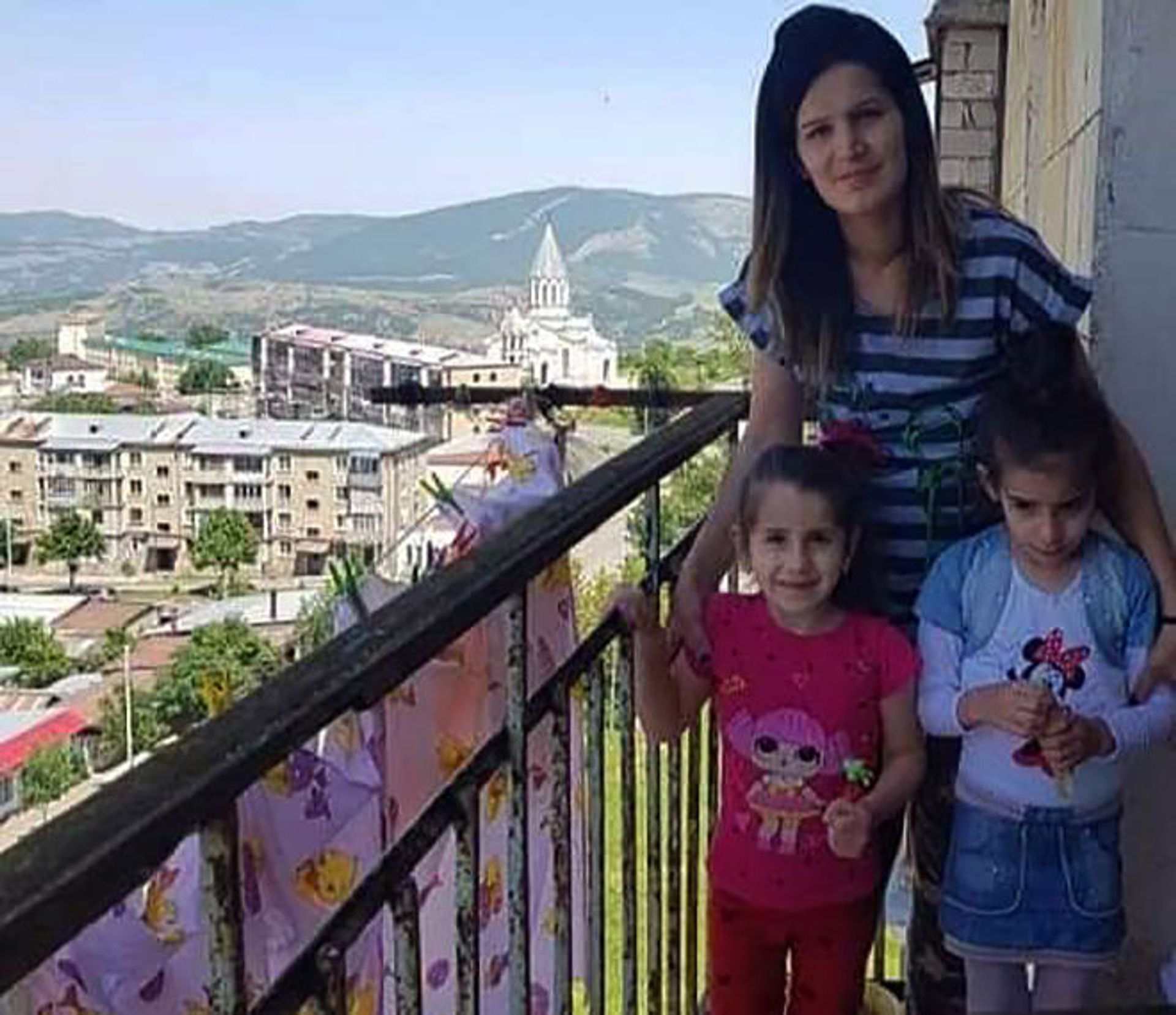 Дети из Шуши скучают по дому, родители подсчитывают стоимость ипотеки - Sputnik Армения, 1920, 15.05.2021