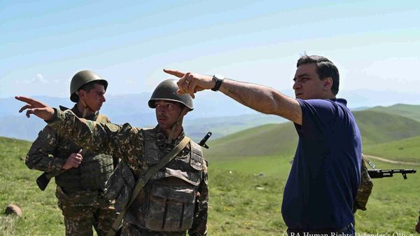 Омбудсмен Армении Арман Татоян посетил Сюникскую область с рабочим визитом (14 мая 2021). Сюник - Sputnik Армения
