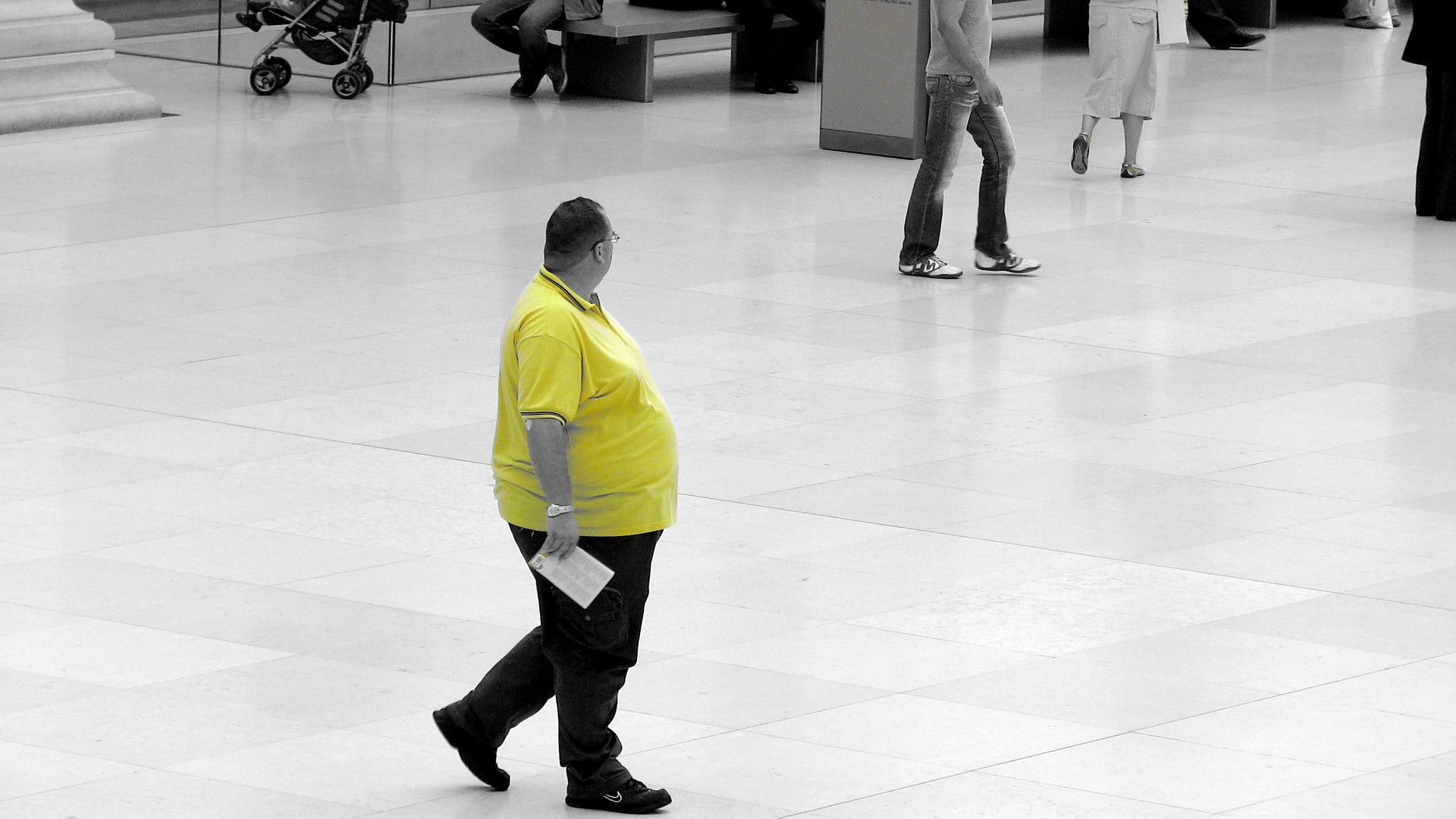 Fat man in yellow Fat man in yellow - Sputnik Армения, 1920, 14.05.2021