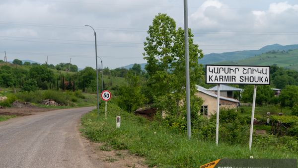 Указатель на дороге у села Кармир Шука - Sputnik Армения