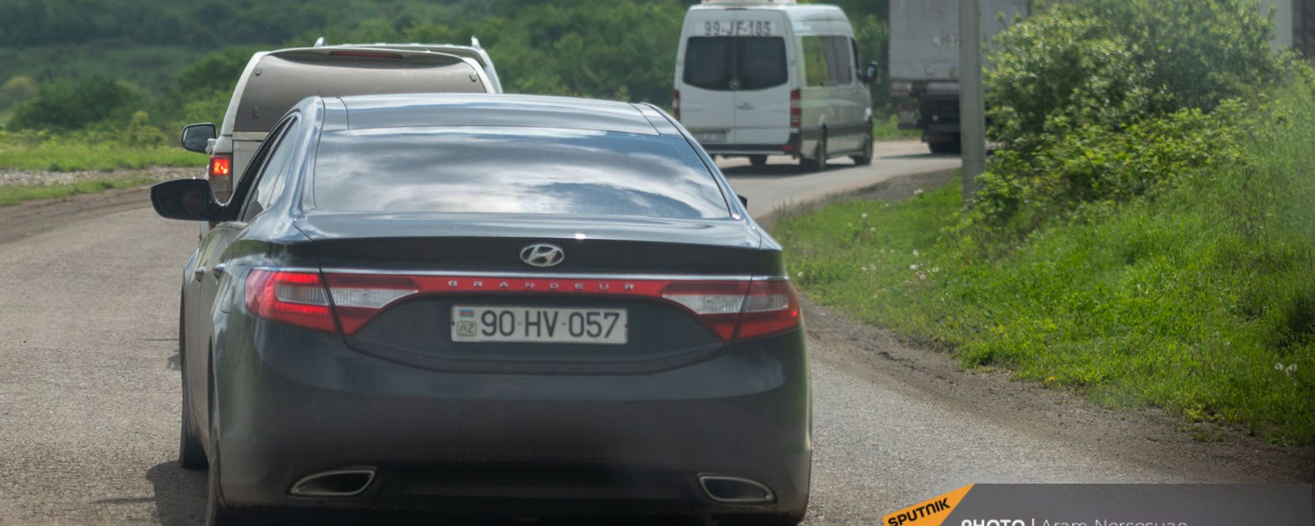 Азербайджанская автоколонна на дороге Шуши - Кармир Шука - Sputnik Արմենիա, 1920, 01.07.2021