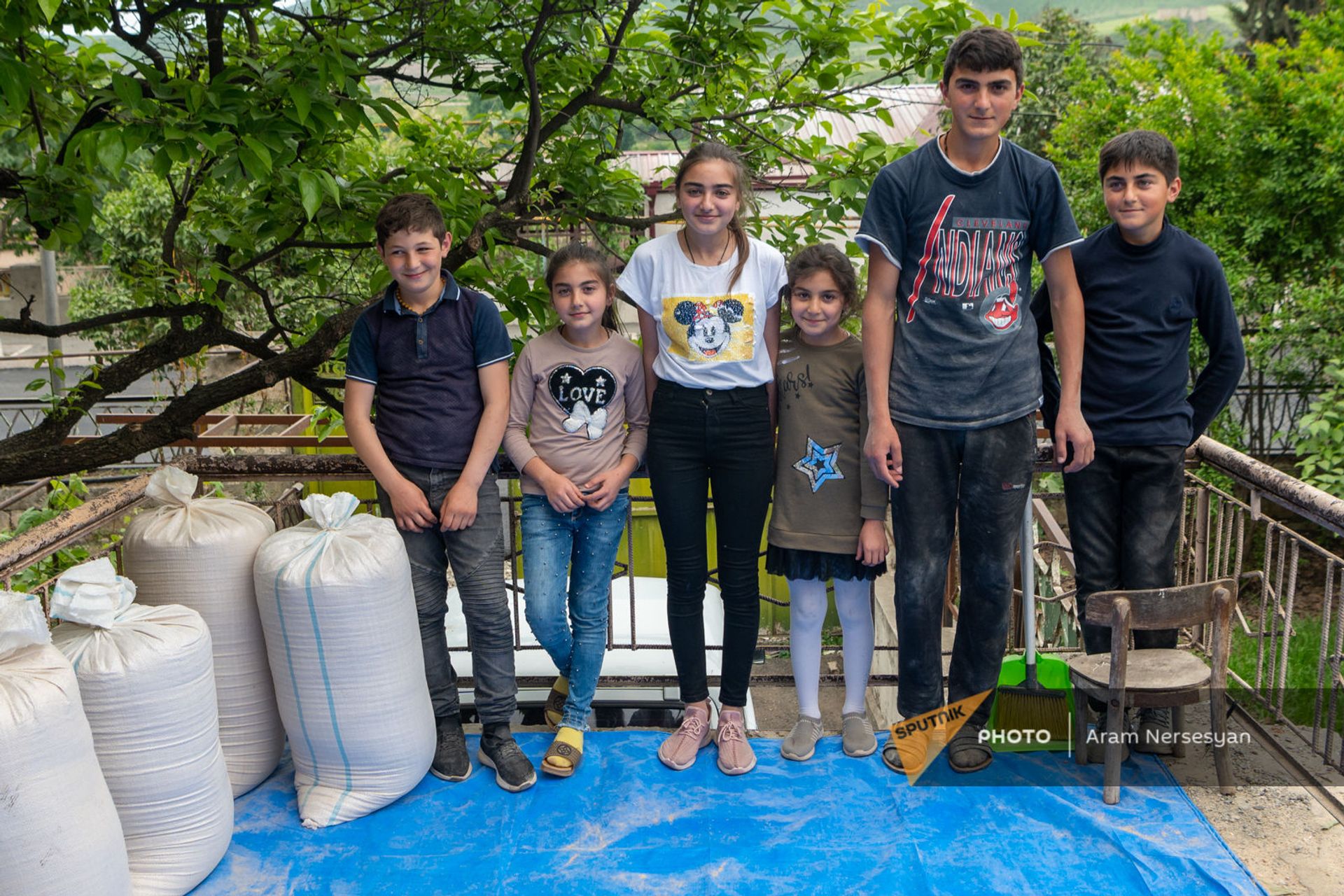 «Տուն ստացանք, նորոգեցինք և տվեցինք թշնամուն». պատերազմի հետքը` բազմազավակ ընտանիքների վրա - Sputnik Արմենիա, 1920, 18.05.2021