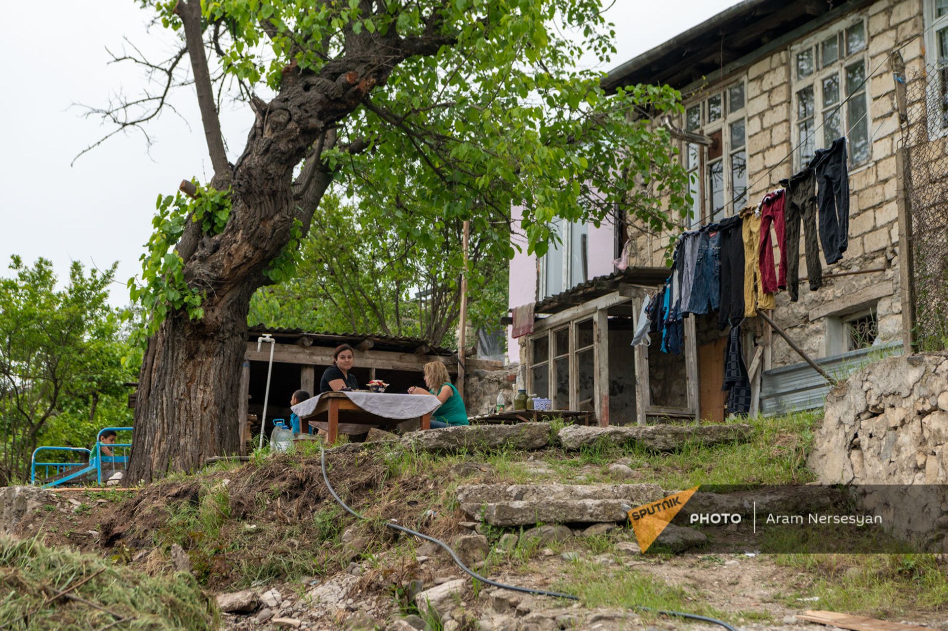 «Տուն ստացանք, նորոգեցինք և տվեցինք թշնամուն». պատերազմի հետքը` բազմազավակ ընտանիքների վրա - Sputnik Արմենիա, 1920, 18.05.2021