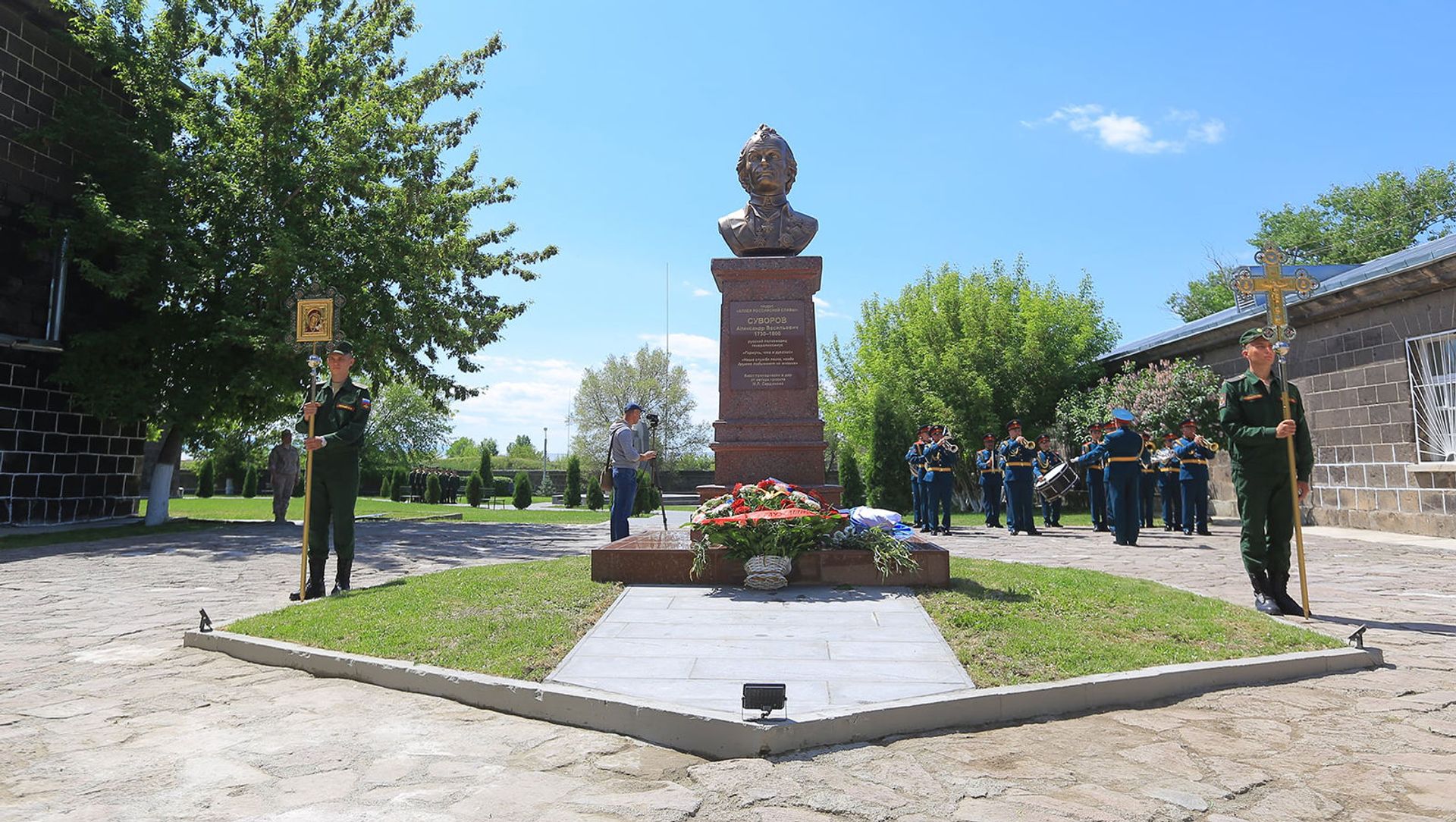 Торжественная церемония открытия памятника полководцу Александру Суворову на территории 102-ой российской военной базы (18 мая 2021). Гюмри Торжественная церемония открытия памятника полководцу Александру Суворову на территории 102-ой российской военной базы (18 мая 2021). Гюмри - Sputnik Армения, 1920, 18.05.2021