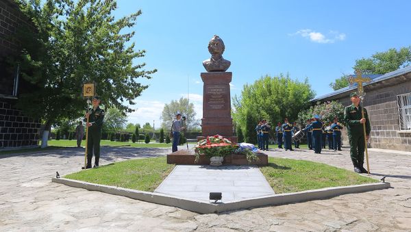 Торжественная церемония открытия памятника полководцу Александру Суворову на территории 102-ой российской военной базы  (18 мая 2021). Гюмри - Sputnik Армения