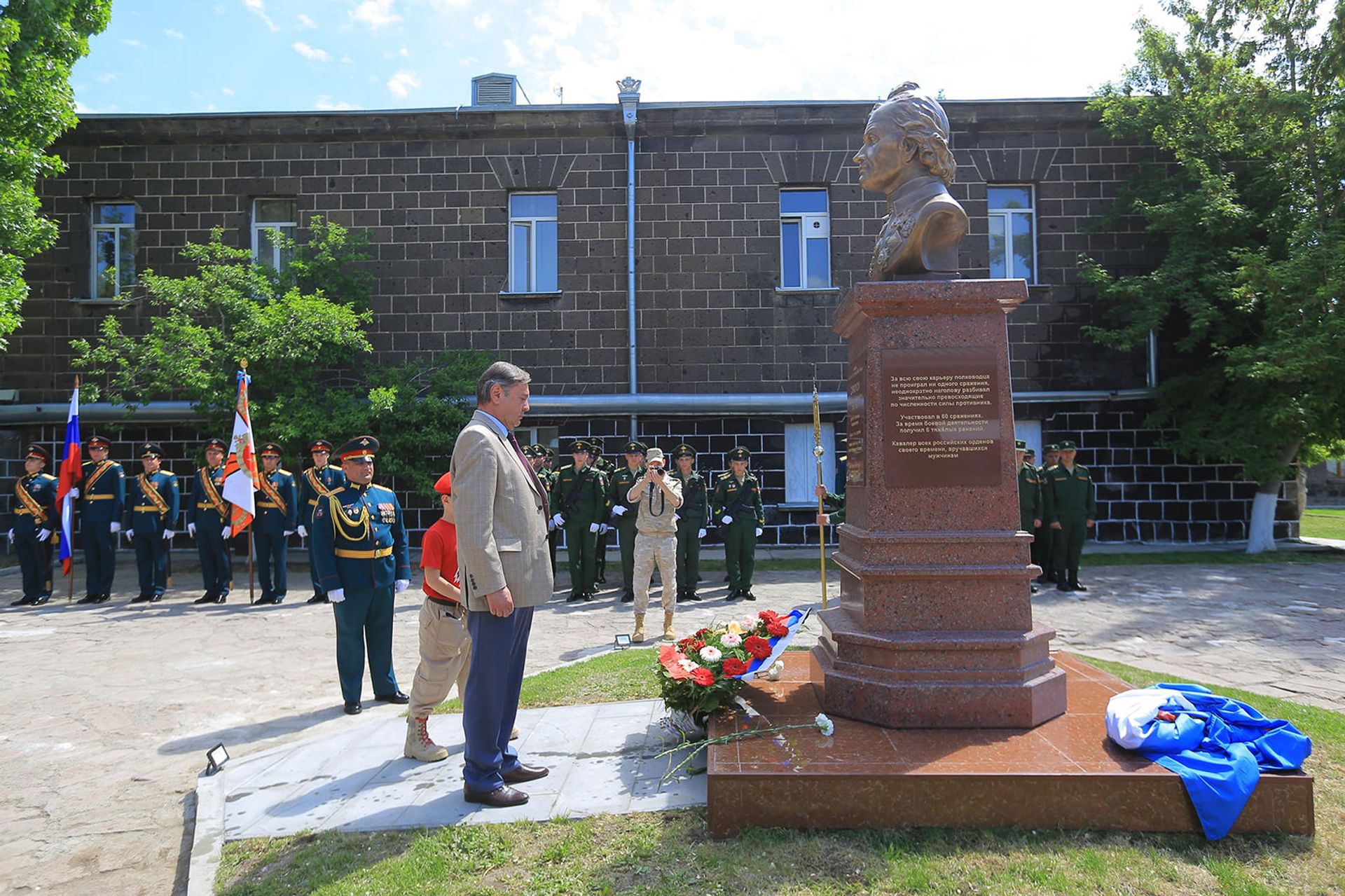 Памятник Суворову открыли на российской военной базе в Гюмри. Фото Памятник Суворову открыли на российской военной базе в Гюмри. Фото - Sputnik Армения, 1920, 18.05.2021