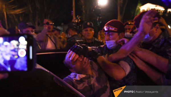 Задержания участников акции протеста на проспекте Баграмяна - Sputnik Армения