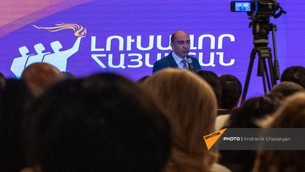 Выступление Эдмона Марукяна во время заседания партии Просвещенная Армения (23 мая 2021). Еревaн - Sputnik Արմենիա