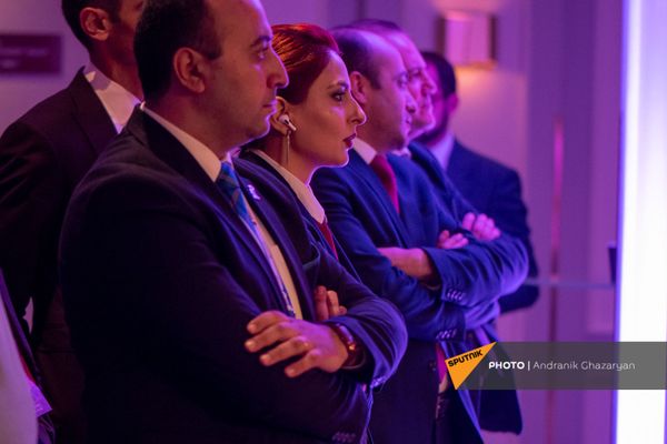 Члены партии Просвещенная Армения во время третьего заседания партии (23 мая 2021). Еревaн Члены партии Просвещенная Армения во время третьего заседания партии (23 мая 2021). Еревaн - Sputnik Армения