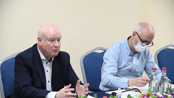 Омбудсмены Армении и Карабаха Арман Татоян и Гегам Степанян на встрече с докладчиком ПАСЕ Полом Гаваном и генеральным секретарем комитета ПАСЕ по миграции Марком Невиллом (24 мая 2021). Еревaн - Sputnik Արմենիա