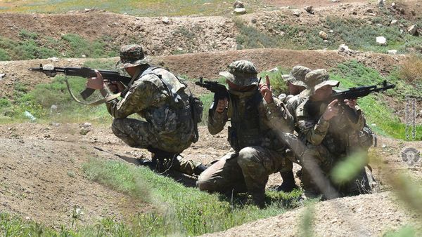 Военные учения отряда специального назначения в одном из воинских частей Армении - Sputnik Армения