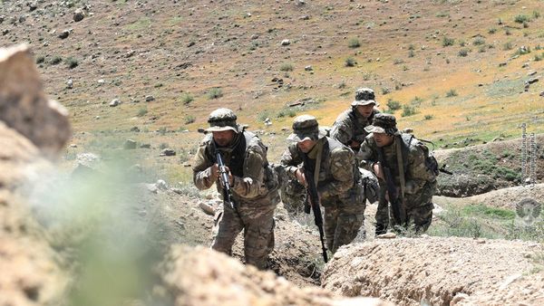 Военные учения отряда специального назначения в одном из воинских частей Армении - Sputnik Армения