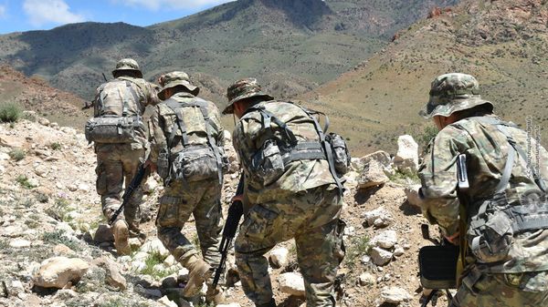 Военные учения отряда специального назначения в одном из воинских частей Армении - Sputnik Армения