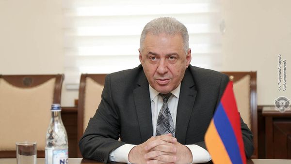 И.о. министра обороны Вагаршак Арутюнян встретился с Чрезвычайным и Полномочным послом Японии Фукушимой Масанори (24 мая 2021). Еревaн - Sputnik Արմենիա