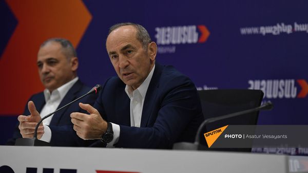 Роберт Кочарян на пресс-конференции лидеров блока Айастан (25 мая 2021). Еревaн - Sputnik Армения