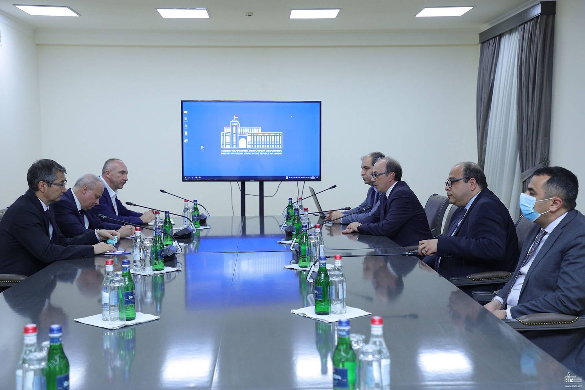 Отсутствие адекватной реакции мира и ОДКБ на действия Баку приведет к эскалации — Айвазян - Sputnik Армения, 1920, 25.05.2021