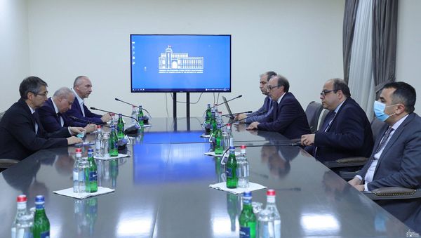 И.о. министра иностранных дел Ара Айвазян принял аккредитованных в Армении послов государств-членов ОДКБ: Сергея Копыркина (Россия), Александра Конюка (Беларусь) и Болата Иманба (Казахстан) - Sputnik Արմենիա