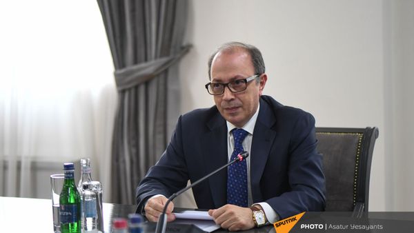 И.о. министра иностранных дел Ара Айвазян на встрече с министром иностранных дел Ирана Джавадом Зарифом 26 мая 2021 года - Sputnik Армения