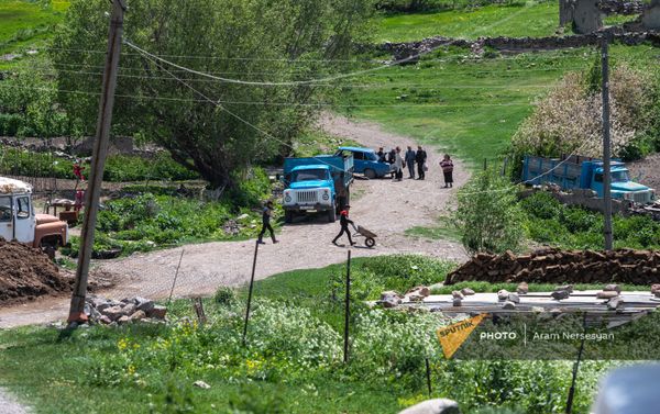 Проселок в селе Норабак Гегаркуникской области Проселок в селе Норабак Гегаркуникской области - Sputnik Армения
