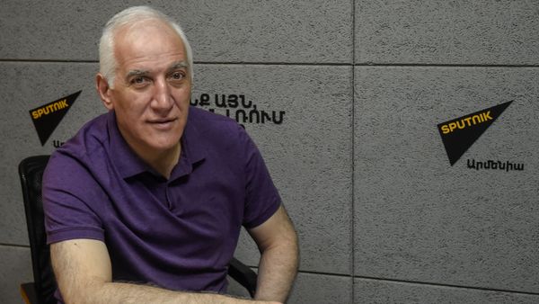 Экономист Ваагн Хачатурян в гостях радио Sputnik - Sputnik Армения