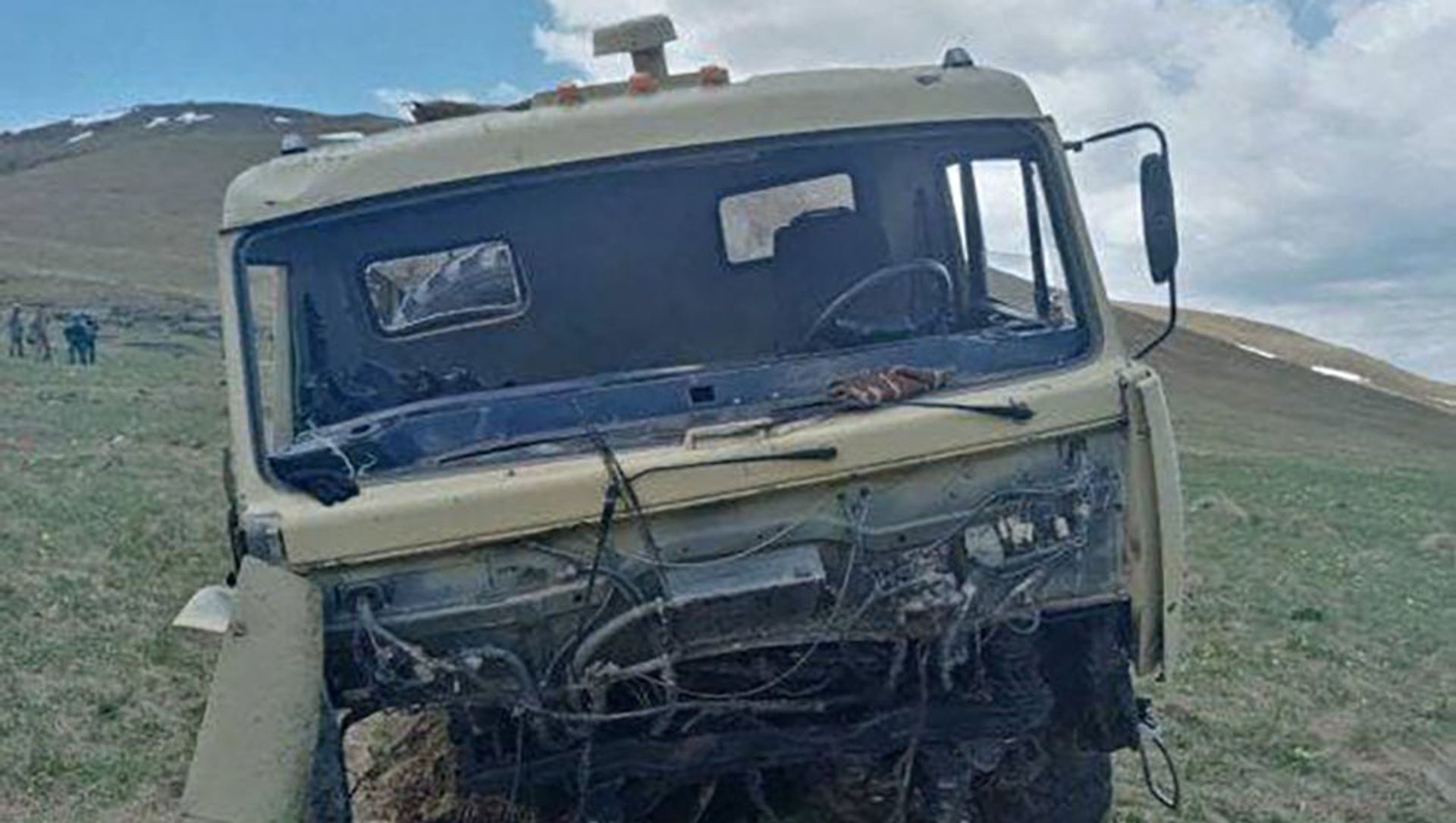 Подорвавшийся на мине азербайджанский грузовик Подорвавшийся на мине азербайджанский грузовик - Sputnik Արմենիա, 1920, 27.05.2021