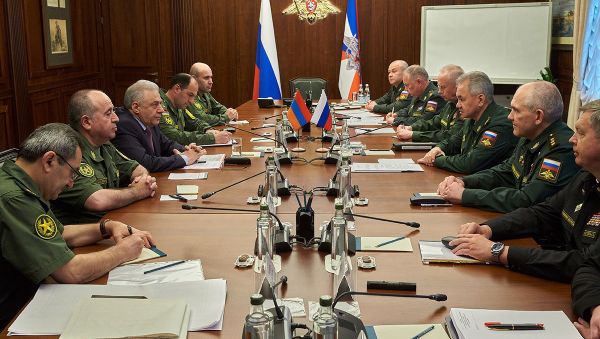 Встреча глав МО Армении и России Вагаршака Арутюняна и Сергея Шойгу (28 мая 2021). Еревaн - Sputnik Армения