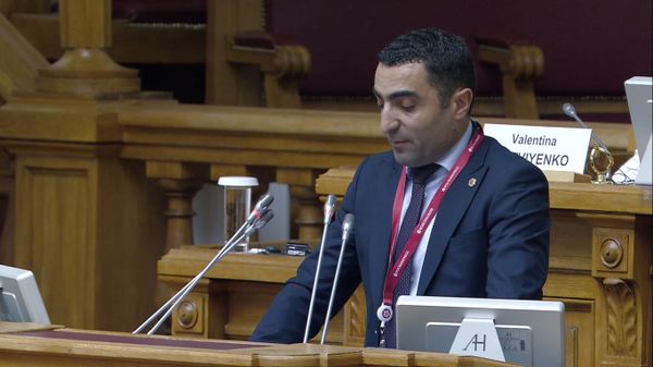 Выступление и.о. министра окружающей среды Романоса Петросяна на 9-ой Международной экологической конференции в Санкт-Петербурге - Sputnik Արմենիա