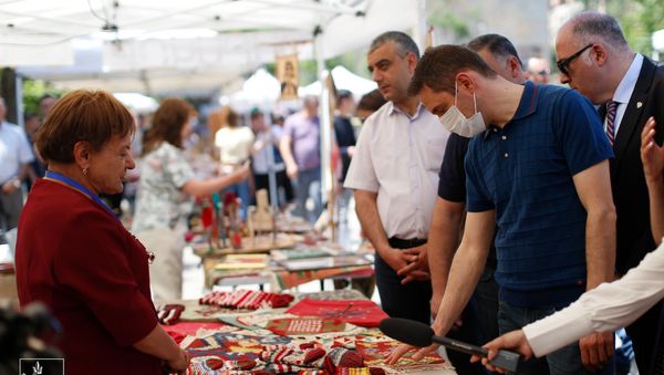В рамках сотрудничества «Ереван-Степанакерт» возле площади Республики открылась выставка-ярмарка «Товары Арцаха» - Sputnik Արմենիա