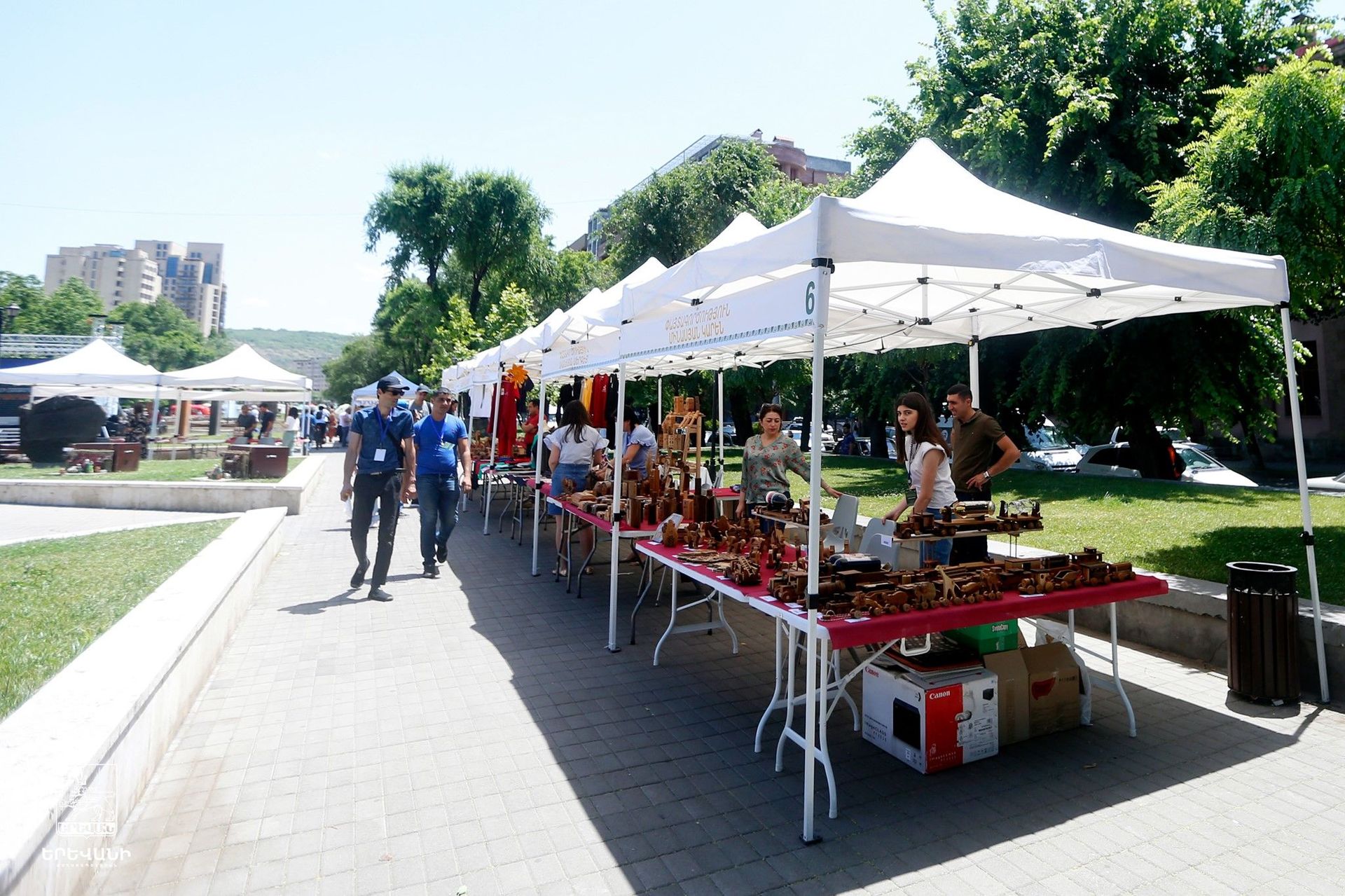 Ժենգյալով հաց և ձեռագործ աշխատանքներ. Երևանում բացվել է «Արցախի բարիքներ» տոնավաճառը - Sputnik Արմենիա, 1920, 30.05.2021