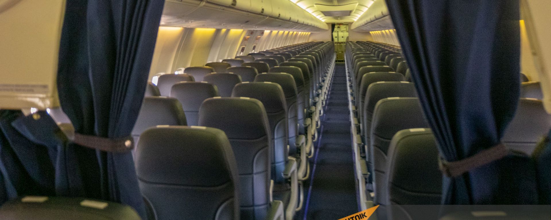 Салон нового Boeing 737–800 авиакомпании Armenia  - Sputnik Արմենիա, 1920, 30.07.2021