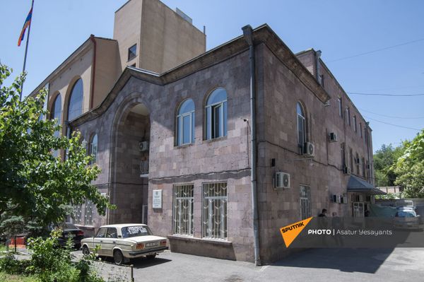 Здание морга на улице Гераци в Ереване Здание морга на улице Гераци в Ереване - Sputnik Армения