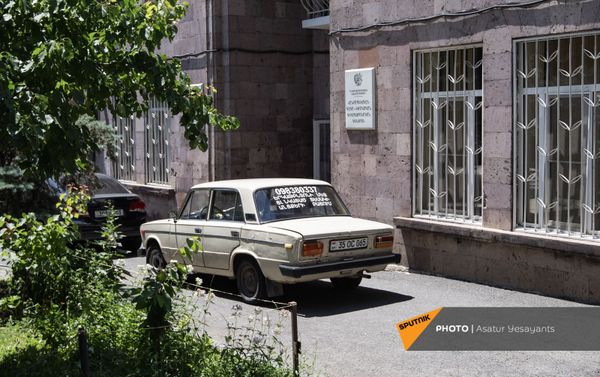 Здание морга на улице Гераци в Ереване Здание морга на улице Гераци в Ереване - Sputnik Армения